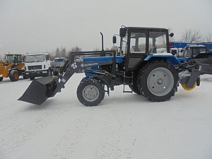 Беларус 82.1 (погрузчик, щетка)